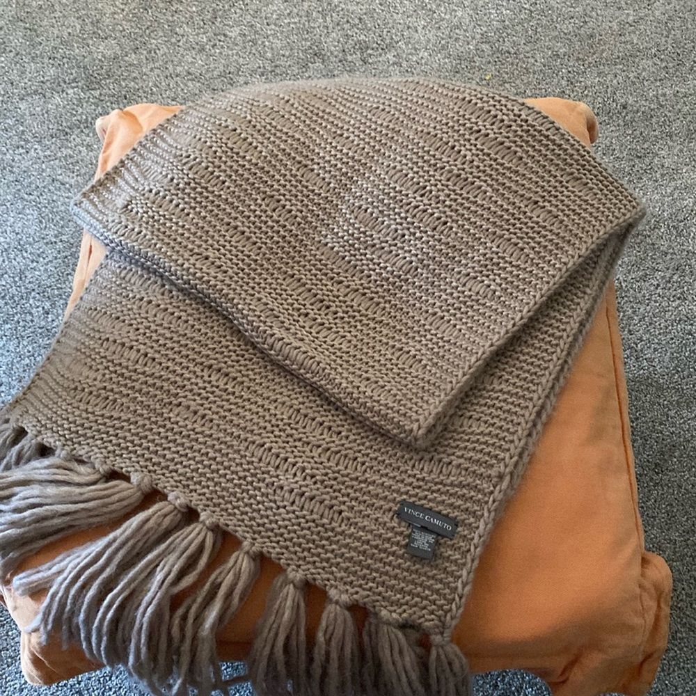 Vince camuto chunky scarf! Super soft and warm!